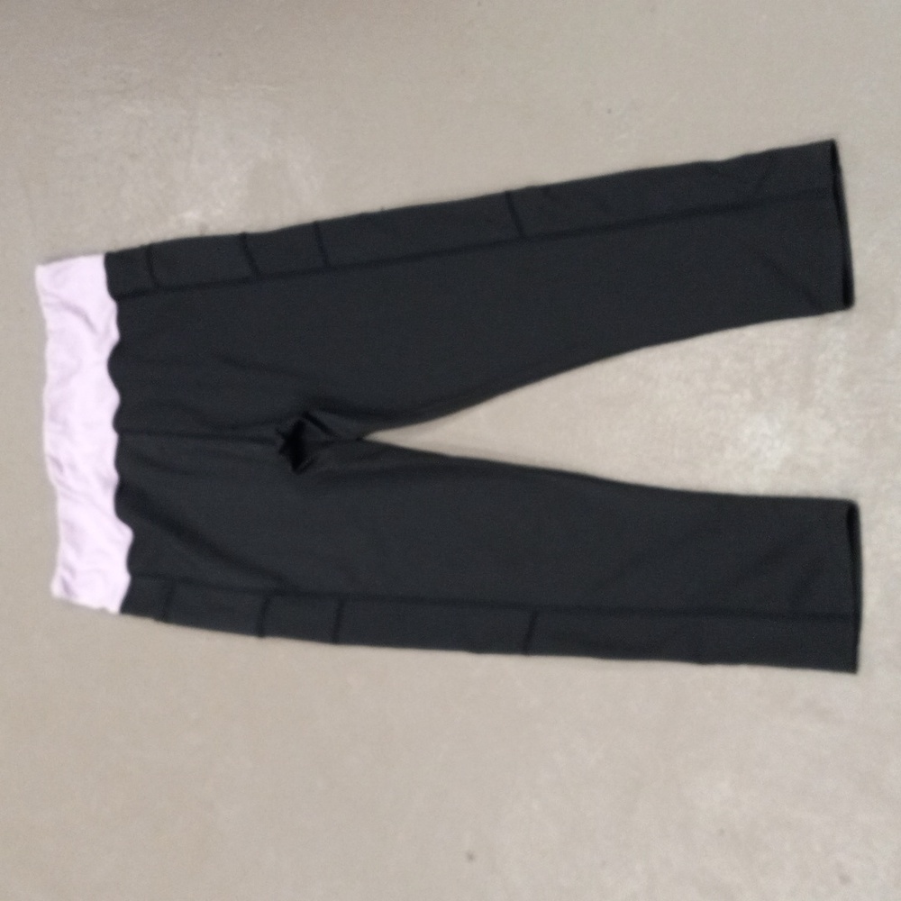 STARTING POINT LAVANDER AND BLACK, 2 SIDE POCKETS, ATHLETIC CAPRIS